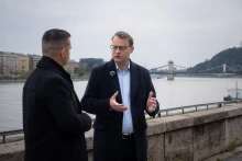 Donald Tusk: „Kilencvenkilenc százalék”, hogy Marcin Romanowski a Dnyeszteren túli területen tartózkodik