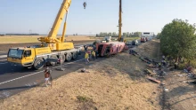 Műtét és intenzív kezelés: friss hírek az M3-as buszbaleset sérültjeiről