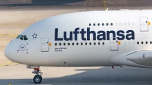 A kifutópálya előtt földet ért egy Lufthansa-gép Münchenben