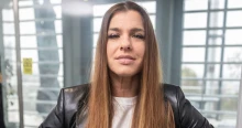 Dér Heni hónapokig rettegett, tükörbe is alig mert nézni, hiába nyugtatta orvosa az arcfelvarrása után