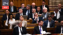 Értékelte az első száz nap teljesítményét a Fidesz-frakció