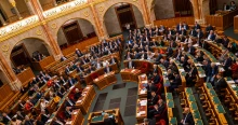 Gyurcsány Ferenctől Lázár Jánosig ívelő rendszerhez nyúl hozzá a Tisza-kormány