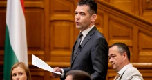 Novák Előd újra rákérdezett Ajsa Luna pénzére, kemény üzenetet kapott a kormánytól