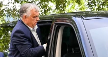 Orbán Viktor most a horvátországi Vis szigetén fotózták le a fiával és vejével