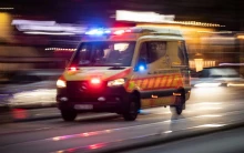 Busz és autó ütközött Ebesnél, egy ember meghalt, tíz megsérült