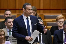 Feljelentést tesz a Mi Hazánk az augusztus 20-i közbeszerzés miatt – ráharapott a témára a Fidesz is