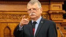Kövér László nem volt hajlandó kezet fogni Kőszegi Krisztiánnal, az Országgyűlés első roma alelnökével