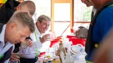 A Tisza a gyereket is kiönti a fürdővízzel
