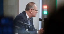 Navracsics Tibor a Kossuth Rádió új műsorvezetőjének: Ha én felelős vagyok az elmúlt 16 évért, akkor ön is felelős az elmúlt 30 év újságírásáért