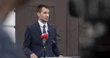 Több ezer palack gyűlt össze a Dunaszentbenedeken a honvédeknél, segítséget kért a Honvédelmi Minisztérium