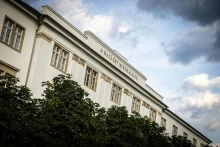 Kétmilliárd forintot költöttek a Honvédelmi Minisztérium miniszteri szobáinak felújítására