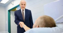 Baka András személyesen látogatta meg a súlyos balesetet szenvedett vadászpilótát