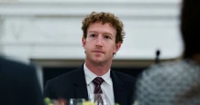 Megegyezés a gigaperben: Zuckerbergék azt mondják, nem csináltak semmi rosszat, de kifizetnek 5600 milliárd forintot és megváltoztatják a Facebookot