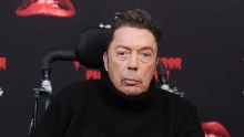 A bohóctól a fűzős őrültig: Tim Curry arcát sosem felejti, aki a ’90-es években nőtt fel