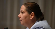 Bemutatjuk a kemény hölgyet, aki a Nemzeti Vagyonvisszaszerzési és Vagyonvédelmi Hivatal egyetlen elnökjelöltje