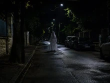 Fehér ruhás fantom tartja rettegésben Szentendre lakóit, horrorisztikus felvételen a rémalak
