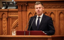 Magyar Péter felszólalásával indul a parlament rendkívüli ülése - élő