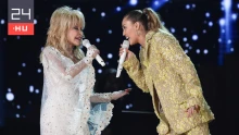 Miley Cyrus elárulta, miről beszélgettek utoljára keresztanyjával, Dolly Partonnal