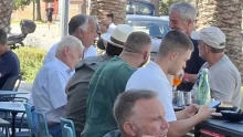 Orbán még mindig Horvátországban nyaral, ezúttal Korčula szigetén fotózták le