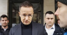 Szijjártó Péter visszalépett a pertől, amit a Samsung-ügy miatt indított a Telexszel szemben