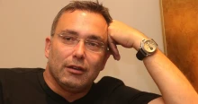 Videón, ahogy Sváby András helyett Karcsika ül be az RTL Reggelibe