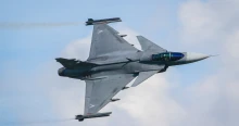 Ebben a percben jött! Így van most a lezuhant Gripen pilótája