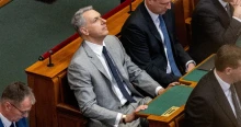 HVG: Hűtlen kezelés gyanúja miatt nyomoz a rendőrség a Lázár által elengedett milliárdos tartozások ügyében