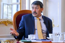 „Kötelességem ezt a csatát megvívni” – Áder János szerint a bíróság még útját állhatja Magyar Péter „fékevesztett politikai ámokfutásának”