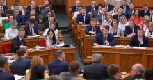 Titkos szavazással döntenek Unger Annáról és Tasnády Katalinról