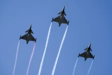 Furcsa Gripen-riasztásról ír a honvédelmi miniszter, egy Kalocsán parkoló kisrepülővel indultak meg Paks felé