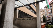Pillanatokon belül teljesen átrendeződik az Alkotmánybíróság
