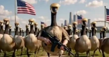 Trump-parókában masírozó gépfegyveres kacsaosztagról posztolt videót Donald Trump