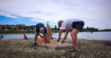 Előbukkant egy sziget a Dunából Szentendrénél – valaki azonnal letérkövezte