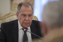 Lavrov fenyeget, mert fenyegetőnek tartja a NATO-t