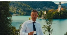 Magyar Péter egy pillanatra George Clooneynak képzelte magát, miután megkóstolta a világhírű bledi krémest