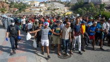 Migrációkutató: Túlterhelt táborok, utcai erőszak és politikai harc — így fest Ceuta egy hónappal később