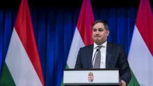 Nagy Márton szereti a luxust, egy dél-koreai üdülősziget egyik legelőkelőbb hoteljében is megszállt, bár azt sem tudni, mi dolga lehetett ott