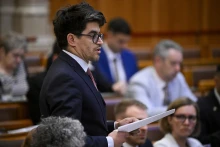Szijjártóék tudták, hogy baj van a lélegeztetőgépekkel? Átminősíthették a silány darabokat egy jelentés szerint