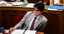 Velkey György szerint Szijjártó Péterék tudták, hogy súlyos gondok vannak a lélegeztetőgépekkel