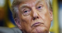 Zavarba ejtő videó jelent meg Donald Trump oldalán: parókás, gépfegyveres ludakkal ünnepelte az Ontario-tó átnevezését – videó