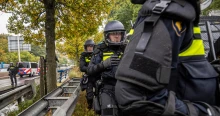 Drogkereskedők lövöldöztek Hollandiában: egy ember meghalt, két rendőr megsebesült