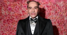 Győzött a népharag: botrányos múltja miatt mondta le John Galliano a 2027-es Met-gála kiállítását