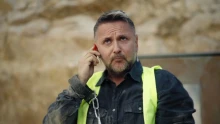Majka jeladót tett az üldözők autójára, titokban próbálja segíteni a Most Wanted menekültjeit