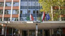 Meghalt az ipari alpinista, aki lezuhant a kormányhivatal tetejéről Szegeden
