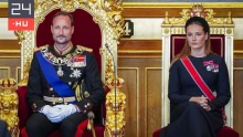 VIII. Haakon norvég király letette az esküt a parlamentben