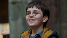 [BREAKING] Befutott az HBO-s Harry Potter 1. évadának magyar szinkronos nagy előzetese, amelyben Harry és barátai a Roxfortban meghökkentő titkokra bukkannak
