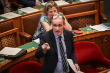Feljelentés a közmédia irányítása miatt, vizsgálat az Országos Onkológiai Intézetben – Newscast