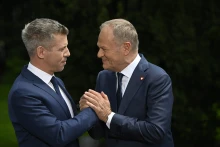 Neue Zürcher Zeitung: Donald Tusk nem lehetett egy „lengyel Magyar Péter”