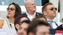 Orbán Ráhel és Tiborcz István szállt ki egy G-osztályú Mercedesből Londonban