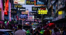 Ötezer amerikai tengerész köt ki Pattajában, az érkezésük előtt a thaiföldi hatóságok felvették a harcot az illegális prostitúcióval